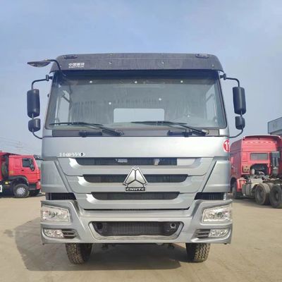 Comfortabele luchtophangstoel voor een halve aanhangwagen op een HOWO zware sleepwagen