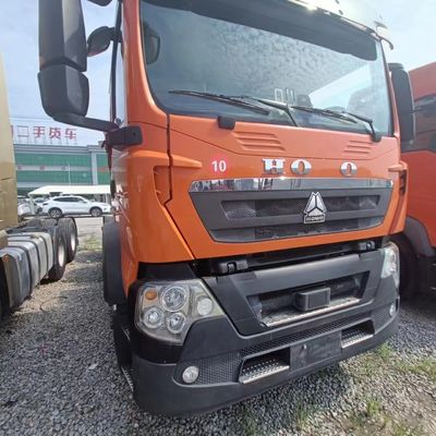 Verzendkosten Gebruikte zware wagen Sinotruk HOWO 6X4 Traktortruck voor het slepen van een halve aanhangwagen