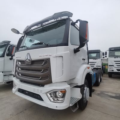 Gebruikte HOWO-tractortruck voor het slepen 6800*2500*3200 Afmetingen en motorvermogen &gt; 8L