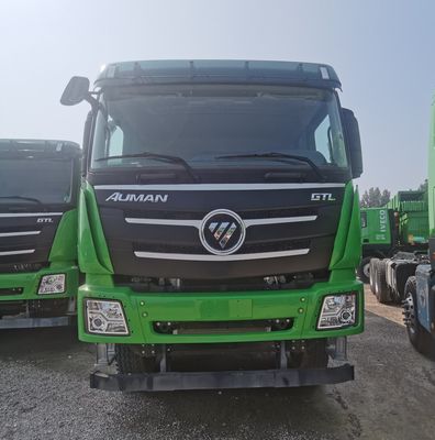 Foton Auman gebruikte dumptruck voor het slepen van een halve aanhangwagen met een hoge capaciteit en efficiëntie
