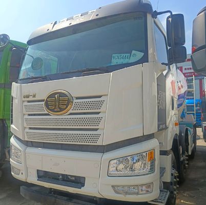 Gebruikte betonmengtruck met koolstofstaal vrachtruck en cabine met airconditioner