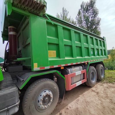 6X4 Sinotruk Dump Truck Chassis Heavy Duty Carbon Steel Cargo Box Motor Capaciteit 4-6L