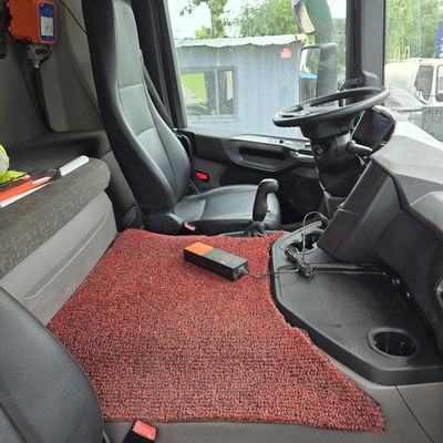 Voorste Lifting Style Sinotruk Chassis Pumptrucks Ladingcapaciteit 21-30t Zitplaatsen ≤5