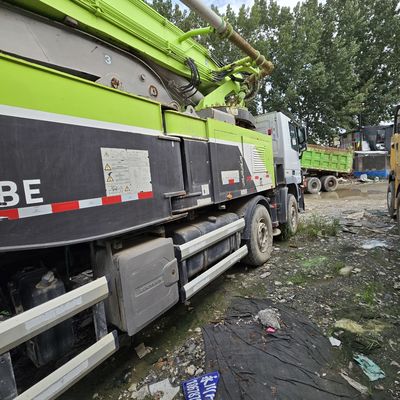 Handgestuurd Sinotruk-chassis met vernieuwde onderdelen en banden