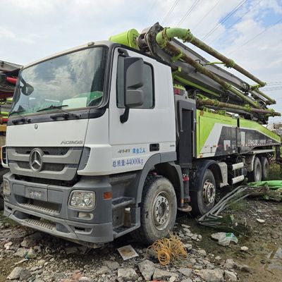 8×4 aandrijflijn Sinotruk Chassis Truck-mounted Betonpomp met stuurbekrachtiging