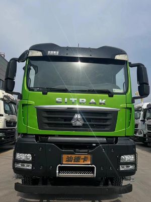 Gebruikte 440 pk 8x4 dumptruck met 7,2 meter vrachtcapaciteit en airconditioning cabine