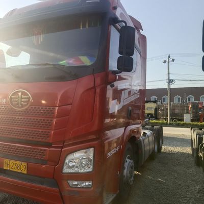 420 pk FAW 6X4 trekker met handgeschakelde versnellingsbak en 6 maanden naverkoopservice
