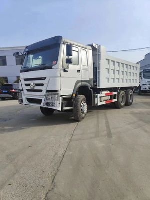 8.5x2.6x3.6m zware dumptruck met Sinotruk chassis Duurzame 4-6L motorcapaciteit
