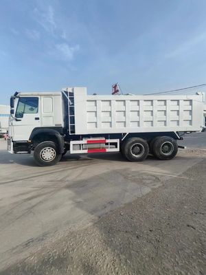8.5x2.6x3.6m zware dumptruck met Sinotruk chassis Duurzame 4-6L motorcapaciteit