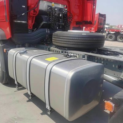 Tubeless Tire Design 400hptx7 HOWO Tipper Trailer Truck met Carbon Steel Cargo Box
