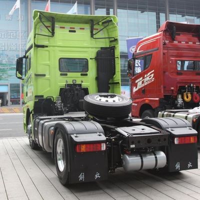 Zware tractor aanhangwagen sleepwagen met 400L brandstoftank en 351-450 pk