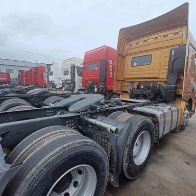 Vermogen geholpen hydraulisch stuur Sinotruk Chassis Dumper Truck voor ruw terrein