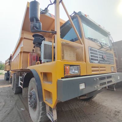 Handgestuurde zware dumper op Sinotruk-chassis met bediend stuur