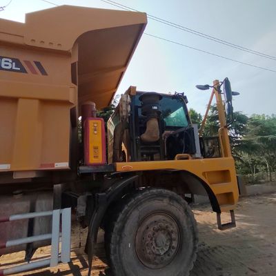 High Horsepower 351-450hp vrachtwagen met Sinotruk chassis en hydraulisch stuur