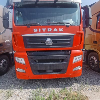 Semi-trailer slepen met Shacman 6X4 Heavy Duty Tractor Tipper en 1000L brandstoftank