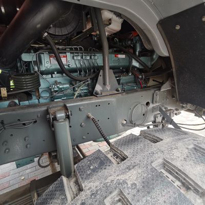 Sinotruk Chassis 6X4 Dump Truck met banden en hydraulisch stuur 351-450 pk