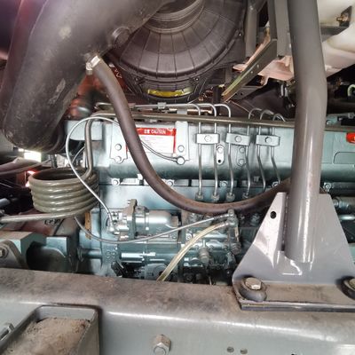 Nationale zware vrachtwagen 8X4 Dump Truck Hydraulisch stuur Airconditioner Cabin inbegrepen
