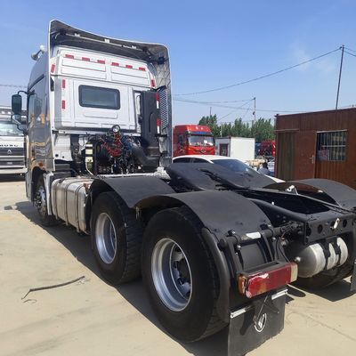 470 pk 6X4 Traktor Truck Northern Edition Edition met en sleephalve aanhangwagen