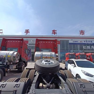 De beste keuze van het land van de draak. Rode 520 Dongfeng Fenglong Truck Tianlong Qing Six.