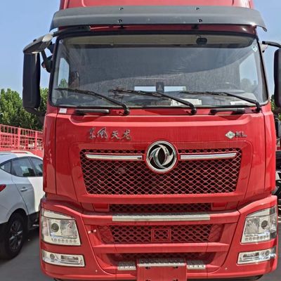 De beste keuze van het land van de draak. Rode 520 Dongfeng Fenglong Truck Tianlong Qing Six.