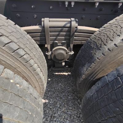 JAC 540 Zware vrachtwagen 560 pk 6x4 trekker met luchtophangingstoel en hydraulisch stuur