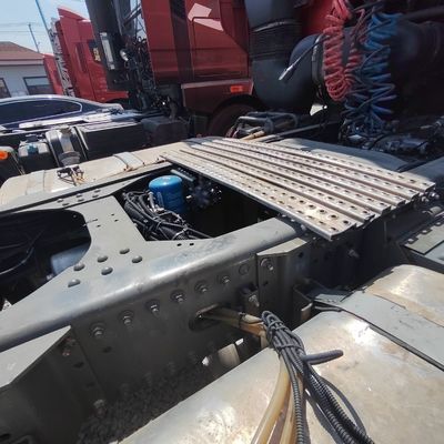 30 ton laadvermogen handgestuurde transmissie type zware wagen Sinotruk chassis tipper truck
