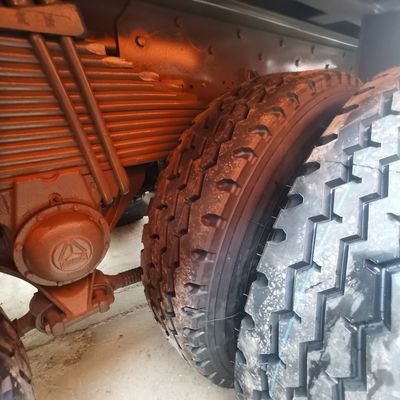 Industriële vervoer Sinotruck 6X4 Tipper Truck met een laadvermogen van 30 ton en banden
