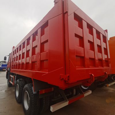 Industriële vervoer Sinotruck 6X4 Tipper Truck met een laadvermogen van 30 ton en banden
