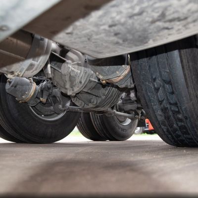 Luchtophangingszitje en 600L brandstoftank Perfecte combinatie voor het slepen van een halve aanhangwagen