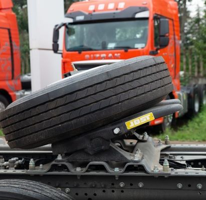 Luchtophangingszitje en 600L brandstoftank Perfecte combinatie voor het slepen van een halve aanhangwagen