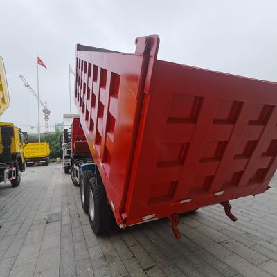 Diesel Sinotruck Zware dumper met een laadvermogen van 30 ton en hydraulisch stuur