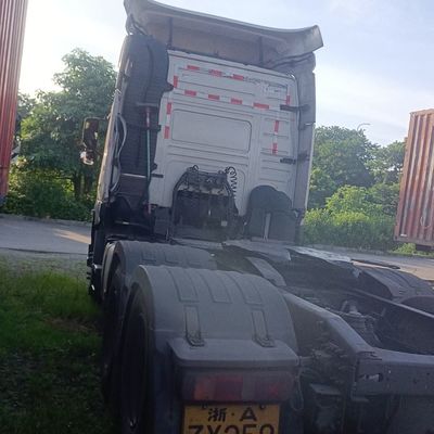 Gepersonaliseerde Shacman Heavy Duty Tractor Trailer met 1000L brandstoftank en ISO-gecertificeerd