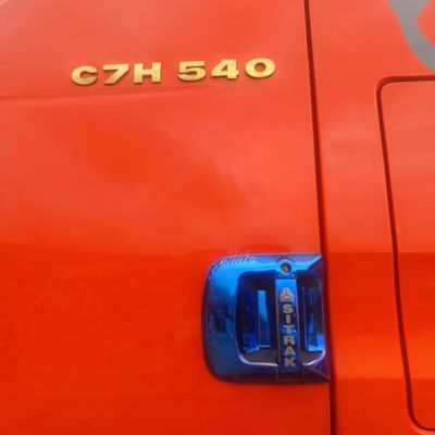 Handgestuurde zware dieseltractor voor landbouwwerkzaamheden 11m*2,55m*3,45m