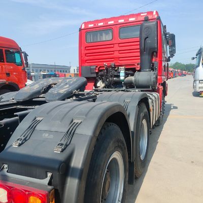Heavy Duty Carbon Steel Traktor Truck voor landbouw toepassingen 6.8x2.5x3.8m