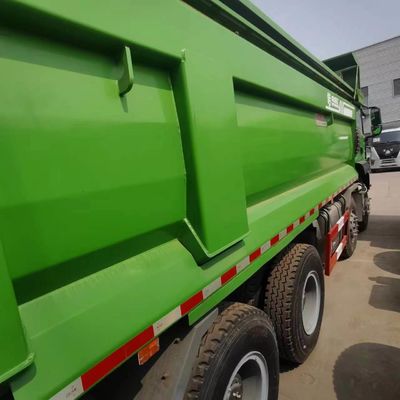 Verkoop van dumptrucks met chassis en hydraulisch stuur van Sinotruk met Euro 5-emissienorm