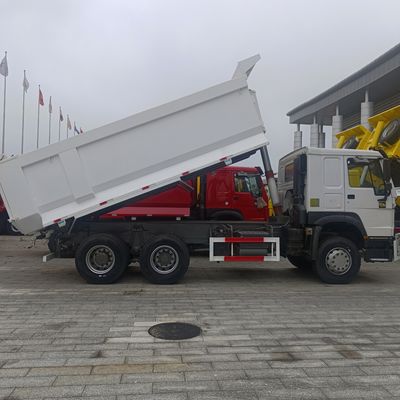 Dumptruck met banden en hydraulisch stuur met handgeschakelde transmissie