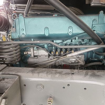 Dumptruck met banden en hydraulisch stuur met handgeschakelde transmissie