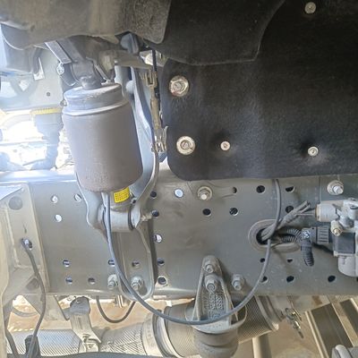Voorste Lifting Stijl Betonmixer Truck met Duurzame Carbon Steel Cargo Box Vandaag