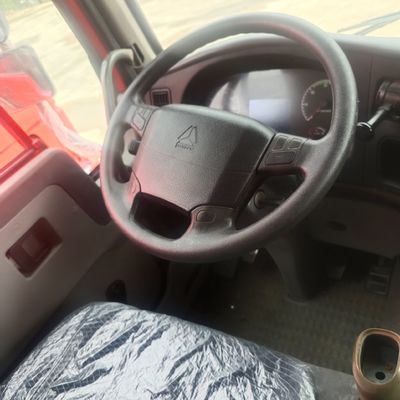 Chassis en banden van Sinotruk die worden gebruikt in de structuur van industriële voertuigen voor zware taken
