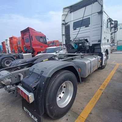540 pk vrachtwagen met 1000 liter brandstoftank en sleepfunctionaliteit voor zware voertuigen