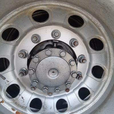 Op maat gemaakte aanvraag Luchtveringstoel 480 pk CNG-tractor voor het slepen van een halve aanhangwagen