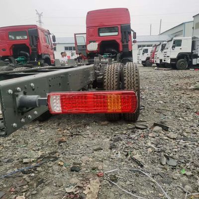 Levensduur ≤ 1 jaar HOWO Zware vrachtwagen met brandstoftank van 400-600 l en banden