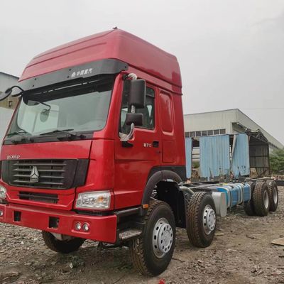 11.6mX2.55mX3.96m Haowo Gebruikte commerciële bestelwagen met banden en 400-600L brandstoftankcapaciteit