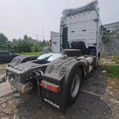 Zet met luchtophanging en 600L brandstoftank Sinotruck Traktortruck voor het trekken van een halve aanhangwagen