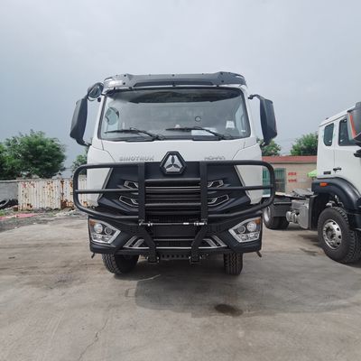 Ruim en zwaar voertuig voor het trekken van een halve aanhangwagen