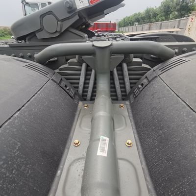 Ruim en zwaar voertuig voor het trekken van een halve aanhangwagen