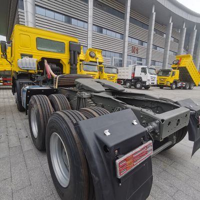 ECE-gecertificeerde 6X4 zware tractor met 1000L brandstoftank en stuurstoel met luchtvering
