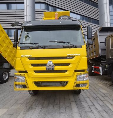 Goedkope truckkop met 1000 liter brandstoftank en luchtophanging zit perfect.