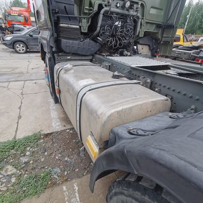 Shacman Tipper Truck met handgestuurde transmissie 400L brandstoftank en buisloze bandenontwerp