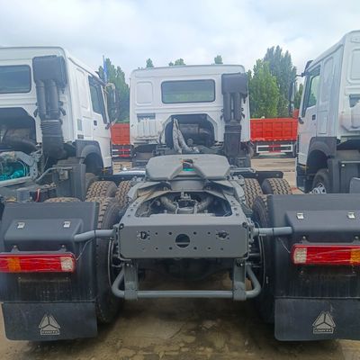 Nationale zware vrachtwagen HOWO 6X4 Transport tractie met koolstofstaal vrachtdoos materiaal